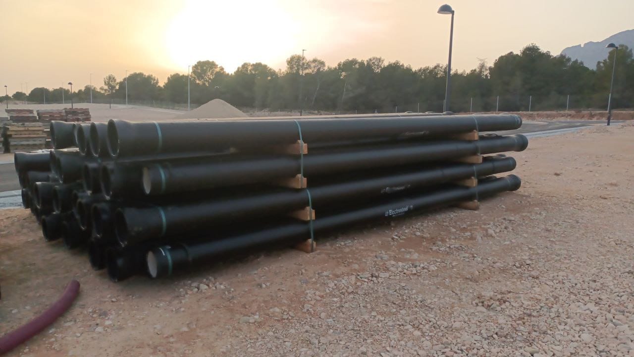 Reparación de pavimento de calle antigua antes de rehabilitación