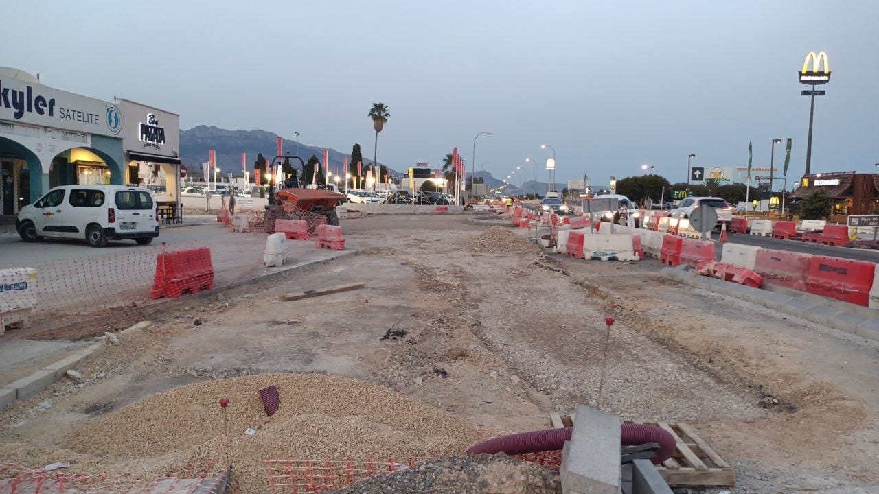 Equipo de topografía en el exterior