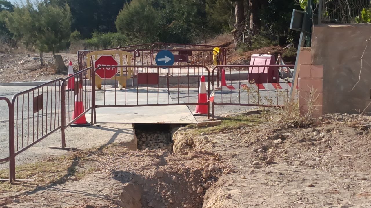 Obra de rehabilitación de drenaje y carreteras publicas en la Marina Alta