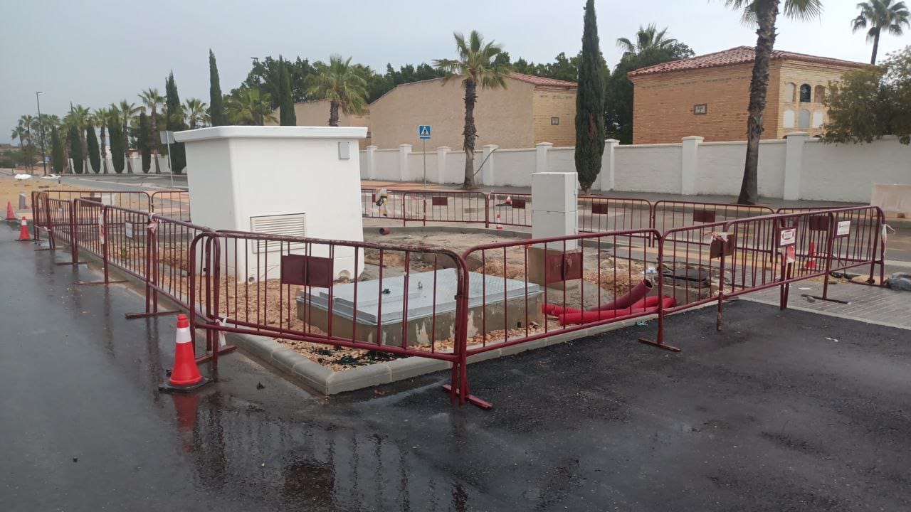 Construcción de carretera y centro de transformación eléctrica en vía pública en la Marina Alta